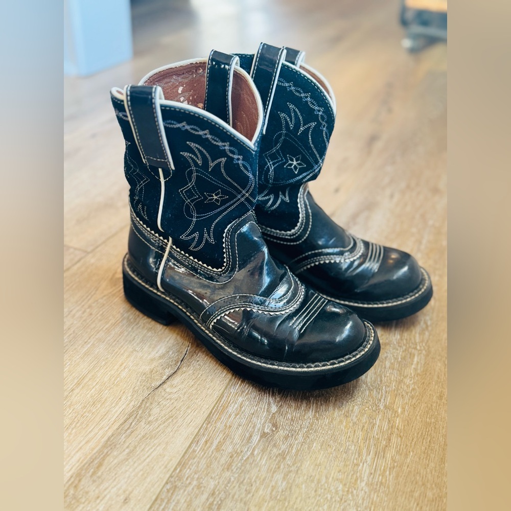 Ariat Women's Black Western
Patent Leather Boots Style
16803 - Size 8B